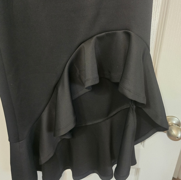 Little black Venus cocktail dress with ruffle detail size Medium - Picture 6 of 6